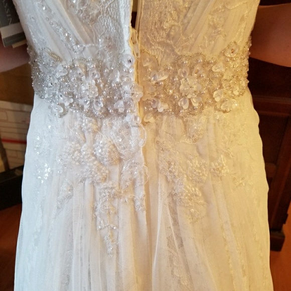 NEW Wedding dress (worn only for this photo) - Picture 5 of 7